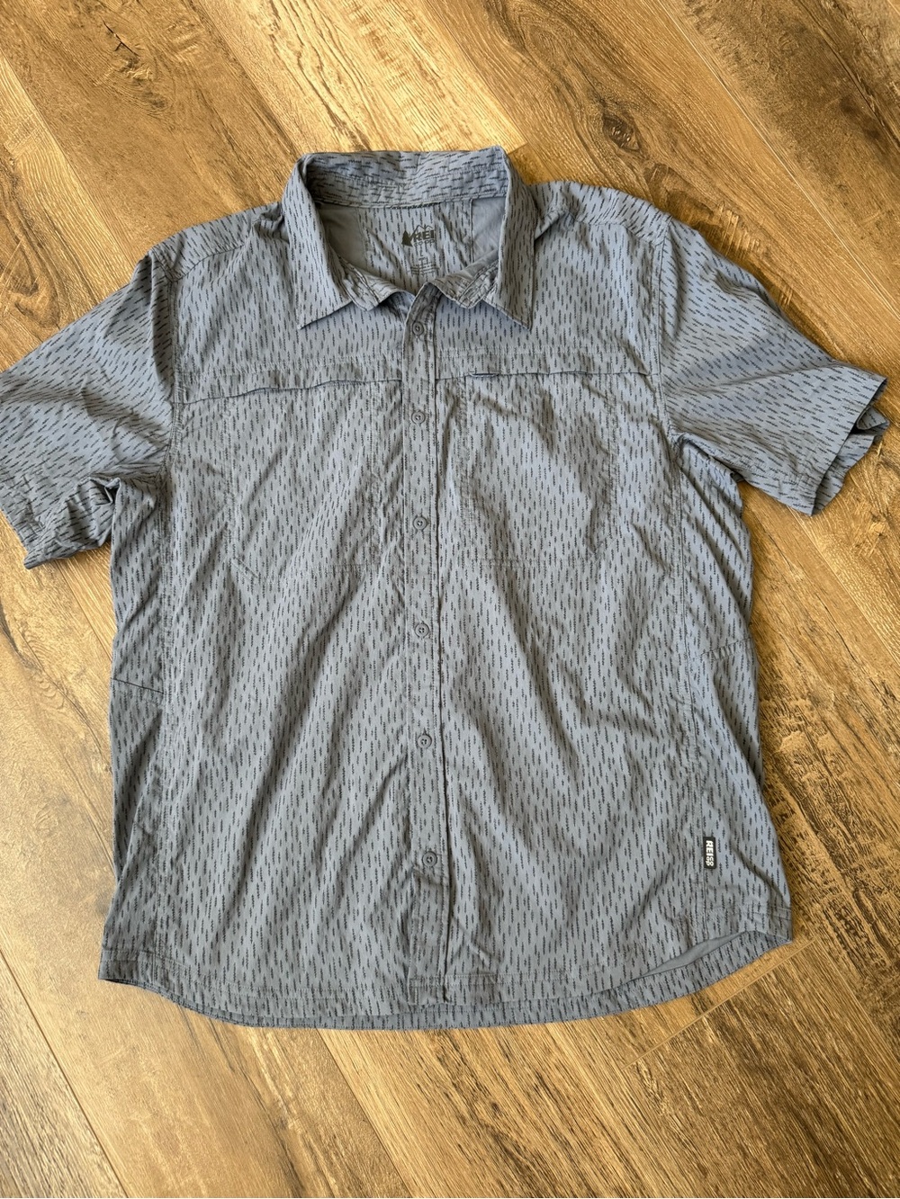 REI CO-OP Casual Short-Sleeve Button-Down Shirt in Gray with Subtle Pattern